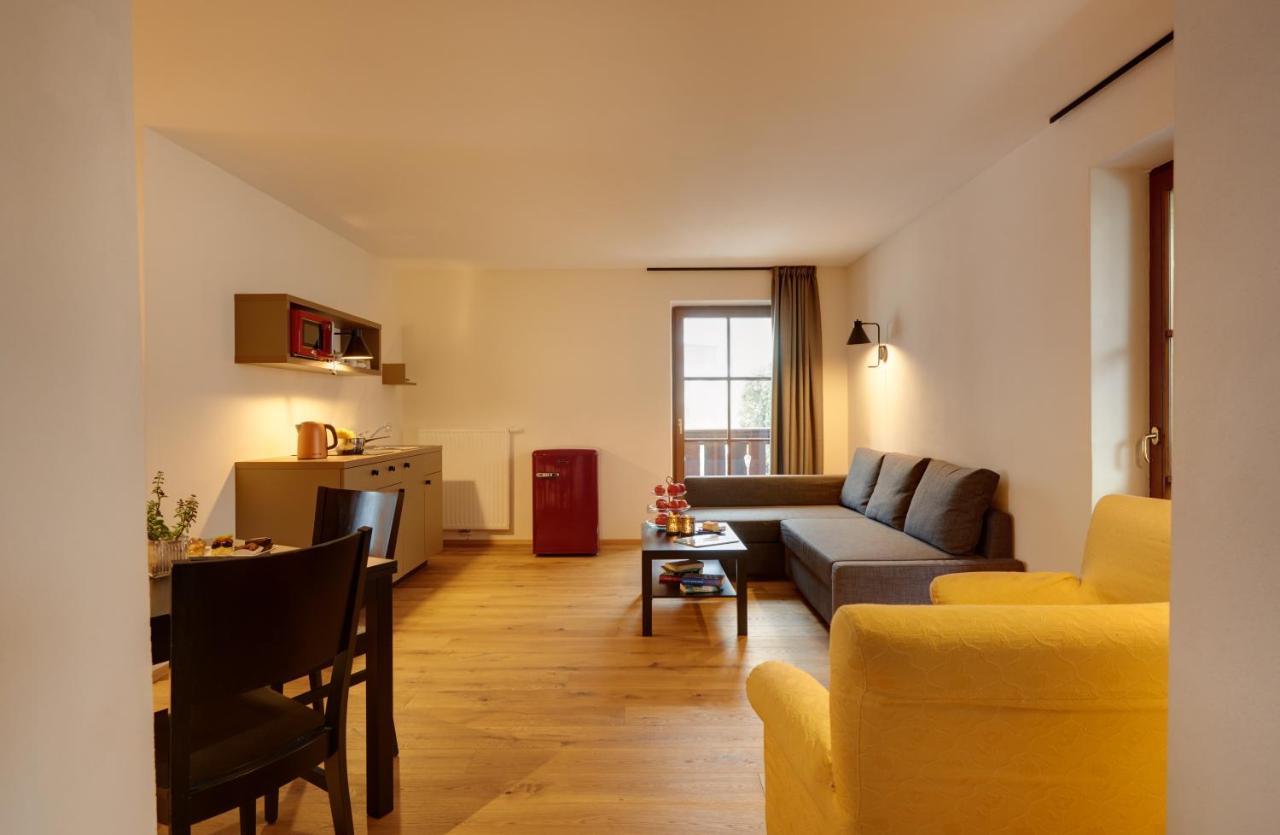 Historic Guesthouse Bircher B&B Apartments Near Sterzing Campo di Trens Exterior photo